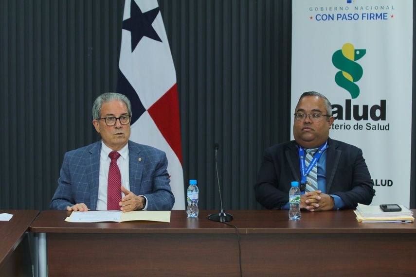 El ministro de Salud (Minsa), Fernando Boyd Galindo, convocó este lunes a los miembros de la Comisión Técnica de Cannabis Medicinal, para ir trabajando en el marco regulatorio que permita el uso y acceso vigilado y controlado del cannabis medicinal y sus derivados. El ministro de Salud (Minsa), Fernando Boyd Galindo, convocó este lunes a los miembros de la Comisión Técnica de Cannabis Medicinal, para ir trabajando en el marco regulatorio que permita el uso y acceso vigilado y controlado del cannabis medicinal y sus derivados.