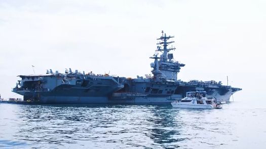 El USS Nimitz llegó a Panamá junto al destructor USS Gridley.