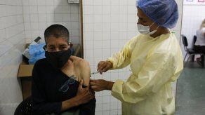 Vacunarse contra el covid-19 en Venezuela: espera