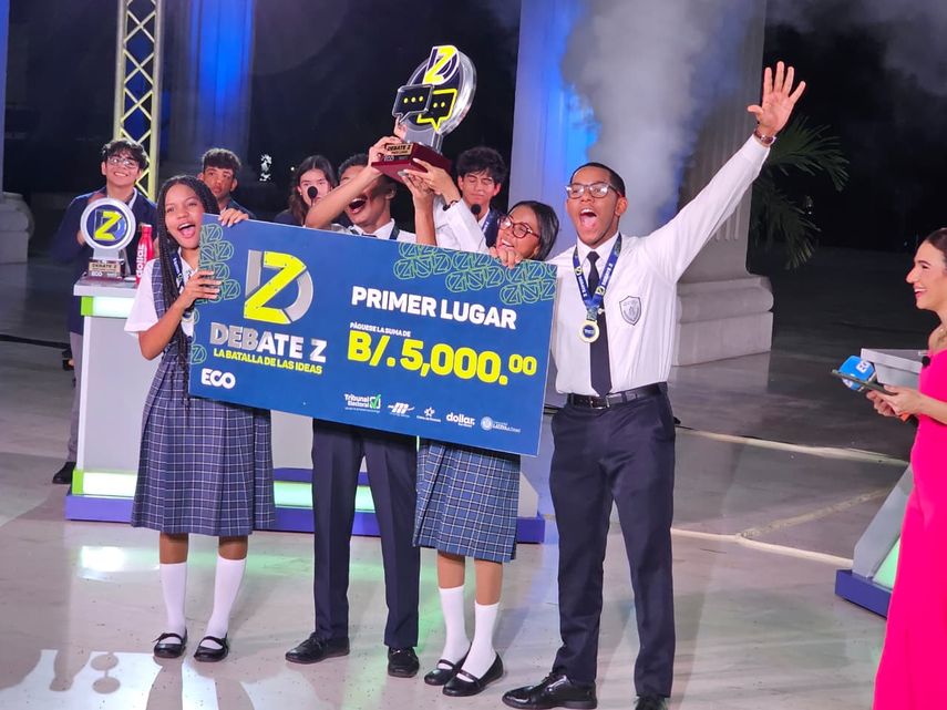 Debate Z:  La Academia Santa María de Colón se alza con el triunfo de la primera temporada