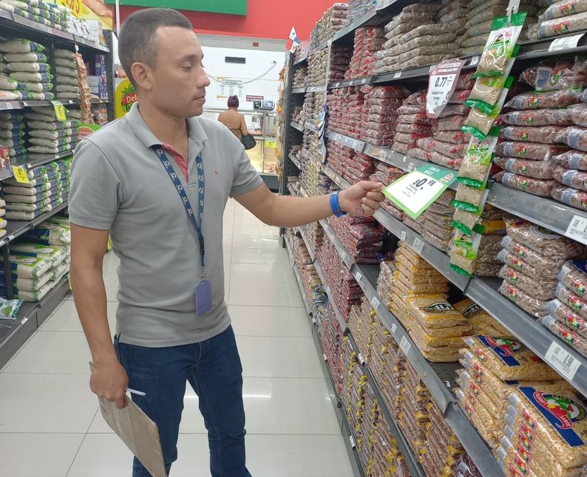 Acodeco comunicó que mediante Decreto Ejecutivo 165 de 1 de julio de 2014, prorrogado por el Decreto Ejecutivo 11 de 18 de julio de 2023, existen 18 alimentos de la canasta básica que se encuentran bajo control de precios. Acodeco comunicó que mediante Decreto Ejecutivo 165 de 1 de julio de 2014, prorrogado por el Decreto Ejecutivo 11 de 18 de julio de 2023, existen 18 alimentos de la canasta básica que se encuentran bajo control de precios.