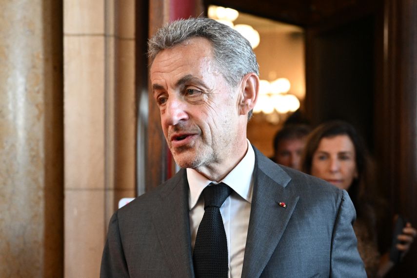 La justicia de Francia condenó este miércoles en apelación al expresidente Nicolas Sarkozy (2007-2012) a tres años de prisión, incluyendo uno de obligado cumplimiento, por corrupción.