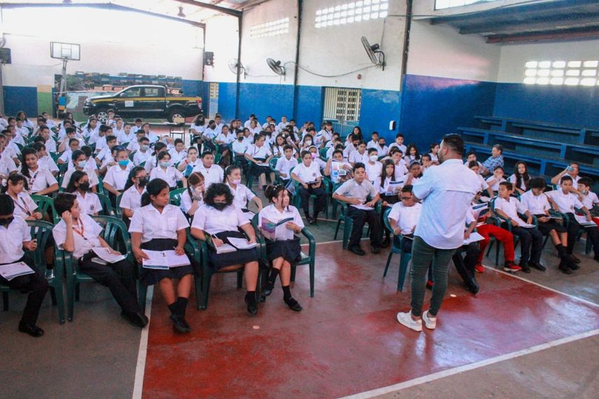 El Mitradel atendió la actividad que fue solicitada por la dirección del plantel la cual tuvo como objetivo crear conciencia en la sociedad sobre la importancia de prevenir este flagelo social.