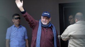Tribunal excarcela a expresidente Martinelli tras un año detenido