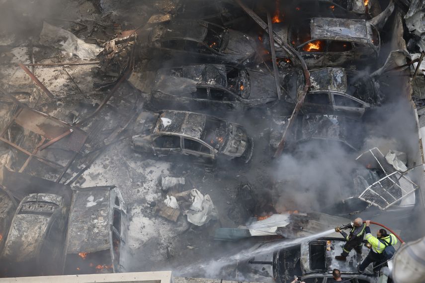 El sur de Beirut se encuentra totalmente colapsado este miércoles después del mayor ataque lanzado por Israel desde que comenzó la guerra contra el Líbano el pasado 2 de marzo