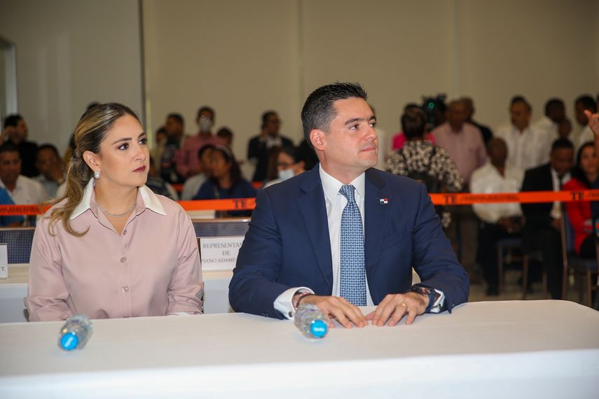 José Gabriel Carrizo estuvo acompañado de su esposa Julieta Spiegel. José Gabriel Carrizo estuvo acompañado de su esposa Julieta Spiegel.