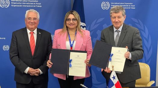 Panamá entrega a OIT ratificación de convenios de protección de maternidad