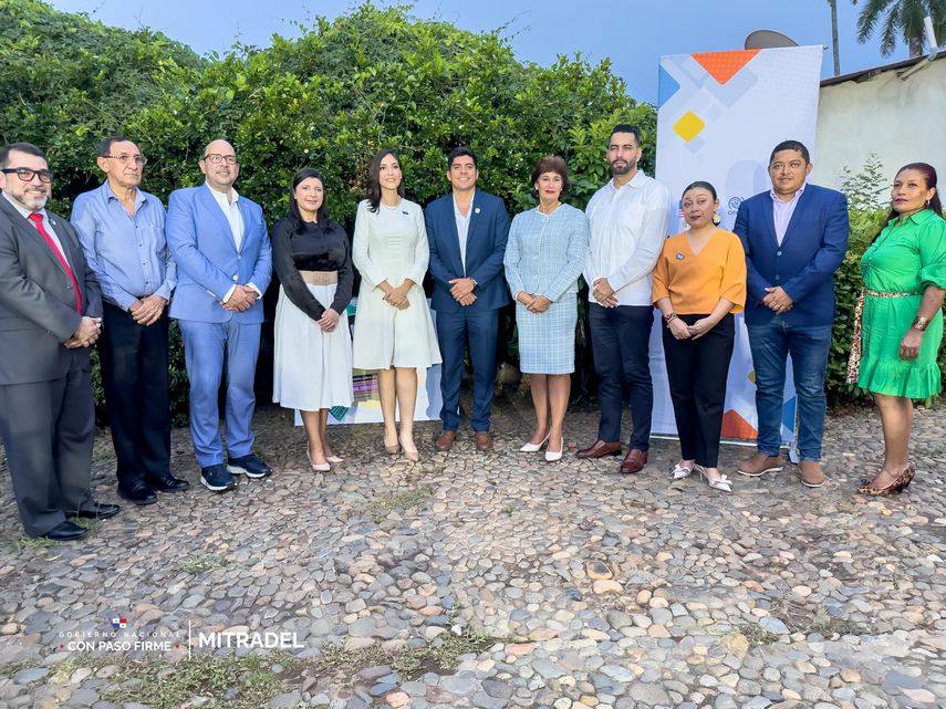 La ministra de Trabajo y Desarrollo Laboral de Panamá (MITRADEL), Jackelin Muñoz, participó en el lanzamiento de la campaña "Piénsalo 2 Veces". La ministra de Trabajo y Desarrollo Laboral de Panamá (MITRADEL), Jackelin Muñoz, participó en el lanzamiento de la campaña "Piénsalo 2 Veces".