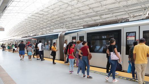 El Metro de Panamá informó que el video que circula en redes sociales sobre una riña ocurrida en la estación El Ingenio corresponde a un incidente registrado el pasado lunes y en el que estuvieron involucrados estudiantes menores de edad.