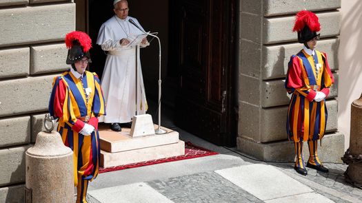 El Papa León XIV dirige la oración del Angelus en Castel Gandolfo, su residencia de verano. EFE El Papa León XIV dirige la oración del Angelus en Castel Gandolfo, su residencia de verano. EFE