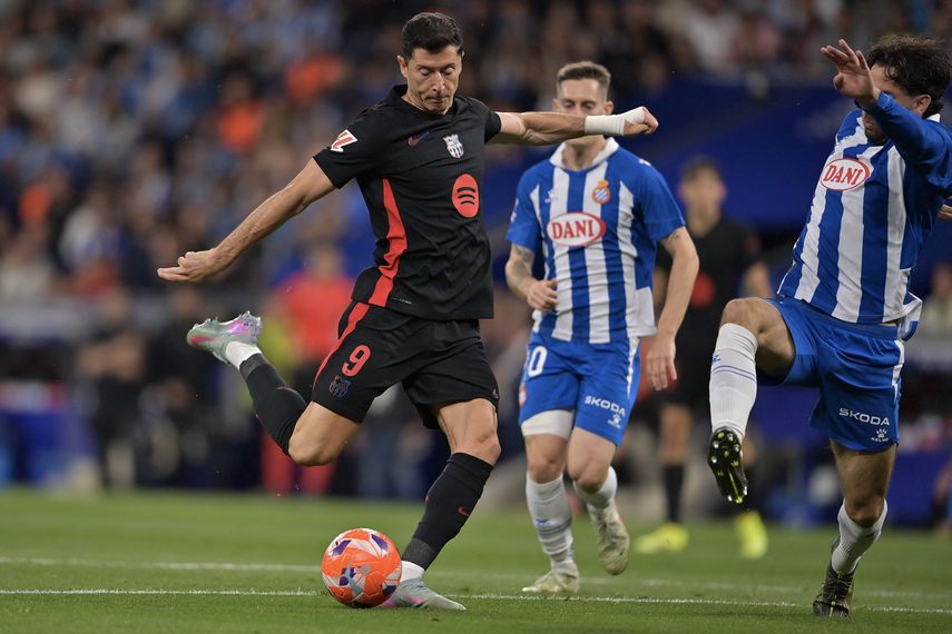 El FC Barcelona logró imponerse 2-0 al Espanyol en el Estadio Cornellà-El Prat. El FC Barcelona logró imponerse 2-0 al Espanyol en el Estadio Cornellà-El Prat.