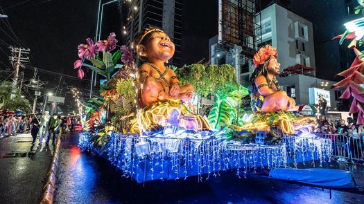 El Desfile de Navidad City of Stars 2025, organizado por la Alcaldía de Panamá en la calle 50, se consolidó como uno de los eventos de mayor impacto económico y social del año, al congregar a unas 350 mil personas y dejar una derrama económica superior a los 10 millones de dólares en la ciudad capital, informó la Alcaldía de Panamá. El Desfile de Navidad City of Stars 2025, organizado por la Alcaldía de Panamá en la calle 50, se consolidó como uno de los eventos de mayor impacto económico y social del año, al congregar a unas 350 mil personas y dejar una derrama económica superior a los 10 millones de dólares en la ciudad capital, informó la Alcaldía de Panamá.