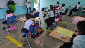 Con el objetivo de llevar programas de reciclaje y cambio climático a la comunidad de Cañas Gordas en Renacimiento, MiAmbiente realizó una gira de docencia.