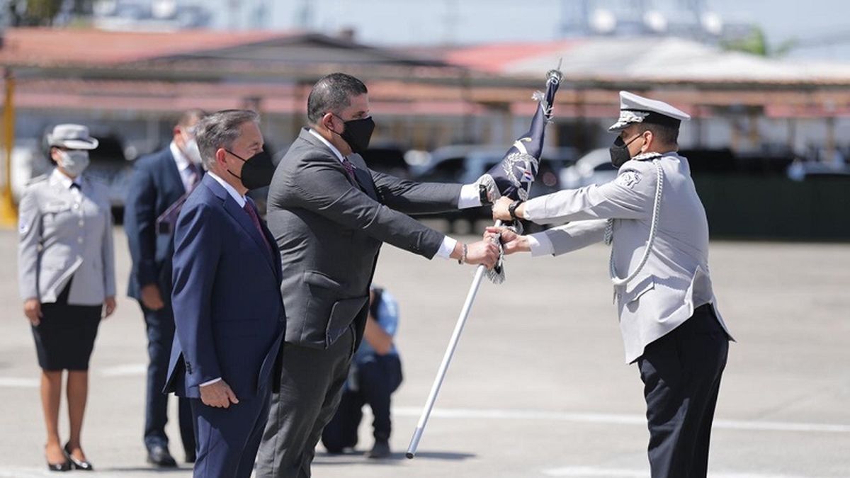 Cortizo preside ceremonia de cambio de mando en la Policía Nacional y ...