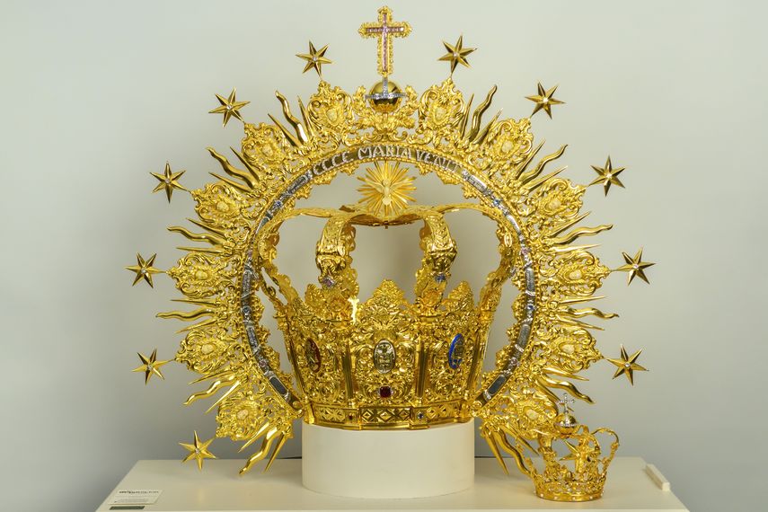 La corona de la Virgen de la Antigua de Panamá, una obra de orfebres españoles
