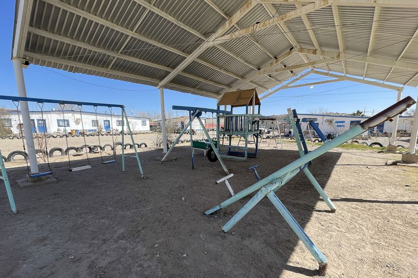 EEUU cierra centros para procesar migrantes en frontera con México debido al poco flujo