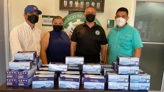 CAMCHI en alianza con clubes cívicos y comercios llevaron a cabo la primera jornada de Mascarillatón 2022 para estudiantes de escasos recursos.