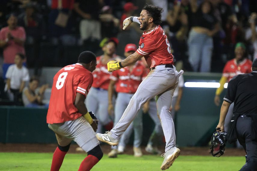 Panamá venció de remontada a Cuba por 7-2. EFE Panamá venció de remontada a Cuba por 7-2. EFE