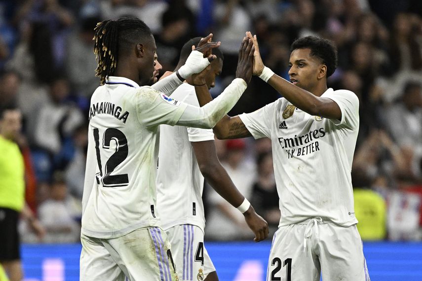 Real Madrid homenajea a Vinicius con victoria 2-1 sobre Rayo