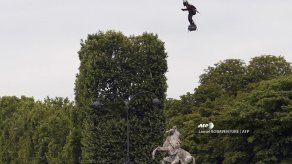 Inventor francés intentará cruzar el Canal de la Mancha en tabla voladora