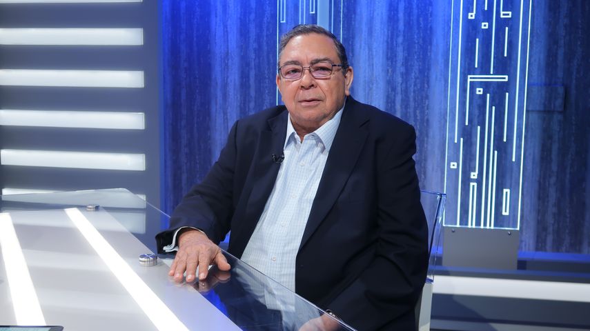 El precandidato presidencial por la libre postulación, Francisco Carreira, es uno de los que más firmas ha logrado.