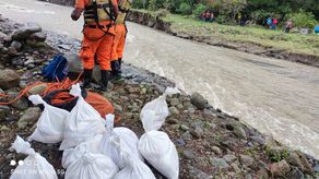 El río Chiriquí Viejo también ocasionó afectaciones en el distrito de Barú donde varias comunidades tuvieron inundaciones para la noche de este domingo.