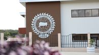 La Universidad Autónoma de Chiriquí (UNACHI) desmintió este martes las versiones que circulan en algunos medios sobre la supuesta renuncia de la rectora Etelvina de Bonagas. La Universidad Autónoma de Chiriquí (UNACHI) desmintió este martes las versiones que circulan en algunos medios sobre la supuesta renuncia de la rectora Etelvina de Bonagas.