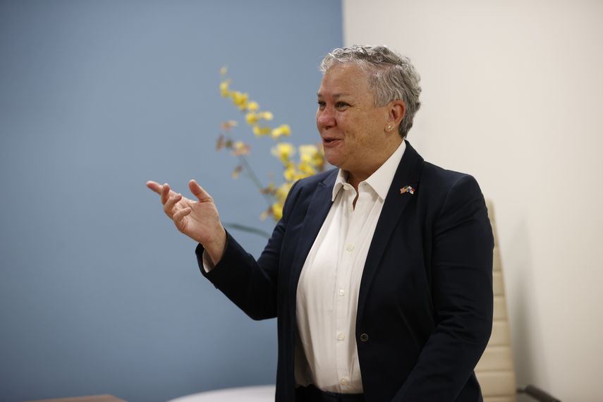 "En los próximos días, semanas a más tardar", Panamá podría iniciar la deportación aérea de venezolanos que atraviesan la selva del Darién, la frontera natural con Colombia, a terceros países, aseguró este miércoles la agregada regional de seguridad interna de EEUU, Marlen Piñeiro. "En los próximos días, semanas a más tardar", Panamá podría iniciar la deportación aérea de venezolanos que atraviesan la selva del Darién, la frontera natural con Colombia, a terceros países, aseguró este miércoles la agregada regional de seguridad interna de EEUU, Marlen Piñeiro.