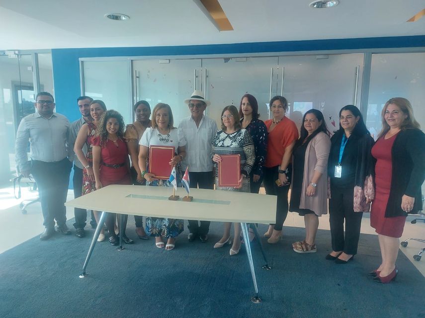 Minsa firma memorando de entendimiento con Cuba