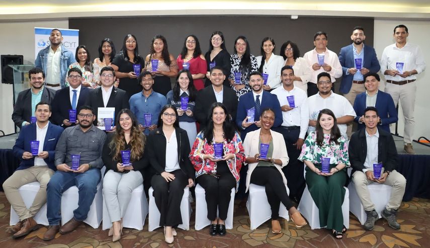 Senacyt reconoce a 35 jóvenes talentos en Investigación Científica