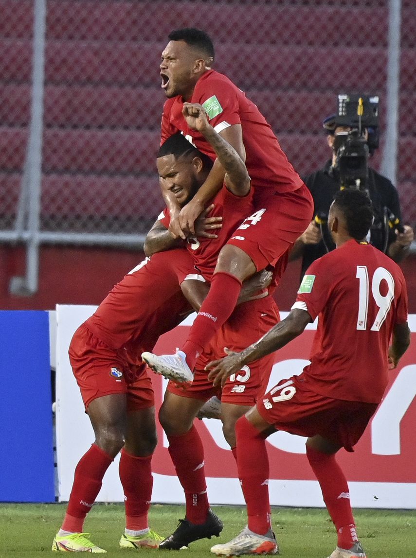 El seleccionador nacional, Thomas Christiansen convocó a 26 jugadores para los últimos tres partidos de la Selección Mayor de Panamá en las eliminatorias de Concacaf rumbo al Mundial de Catar 2022.