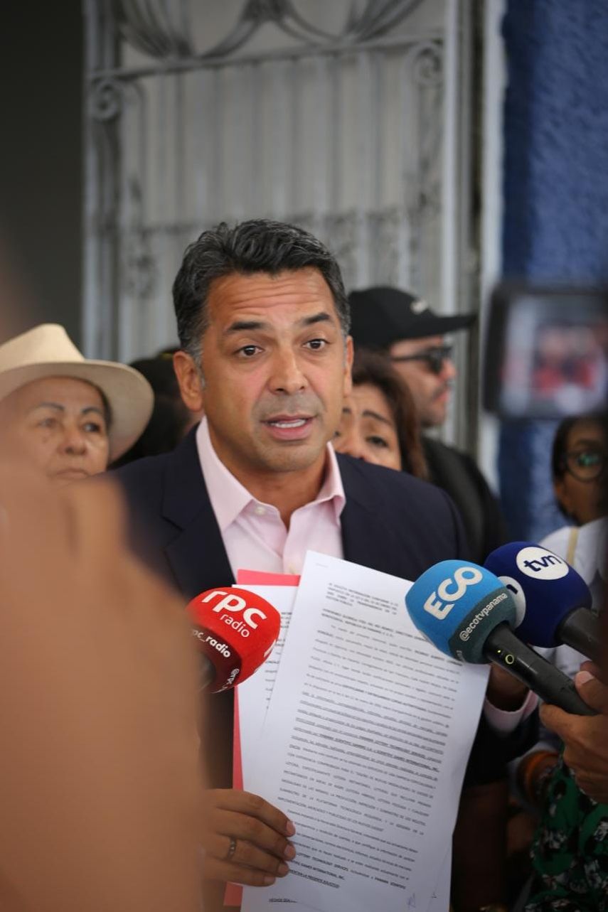 Lombana solicita información sobre Lotería Electrónica.