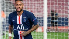 Neymar criticado por organizar una megafiesta que su asesoría niega