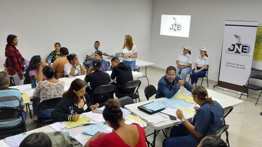 El deber de la Junta Nacional de Escrutinio es recibir, custodiar y escrutar las actas que proclaman al Presidente de Panamá y a su Vicepresidente en las Elecciones. El deber de la Junta Nacional de Escrutinio es recibir, custodiar y escrutar las actas que proclaman al Presidente de Panamá y a su Vicepresidente en las Elecciones.