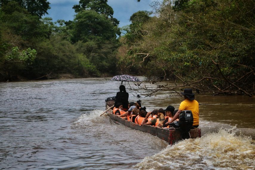 Migrantes cruzan por la Selva de Darién en Panamá. Foto:&nbsp;@MinSegPma
