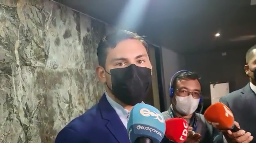 "La bancada independiente toda la distancia se ha pronunciado en contra de cualquier clase de fuero o privilegio", Juan Diego V&aacute;squez