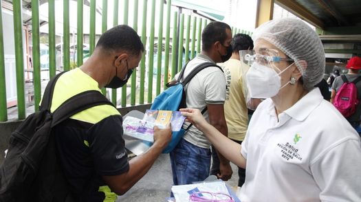 Eliminación de uso de mascarillas en espacios abiertos podría darse en abril