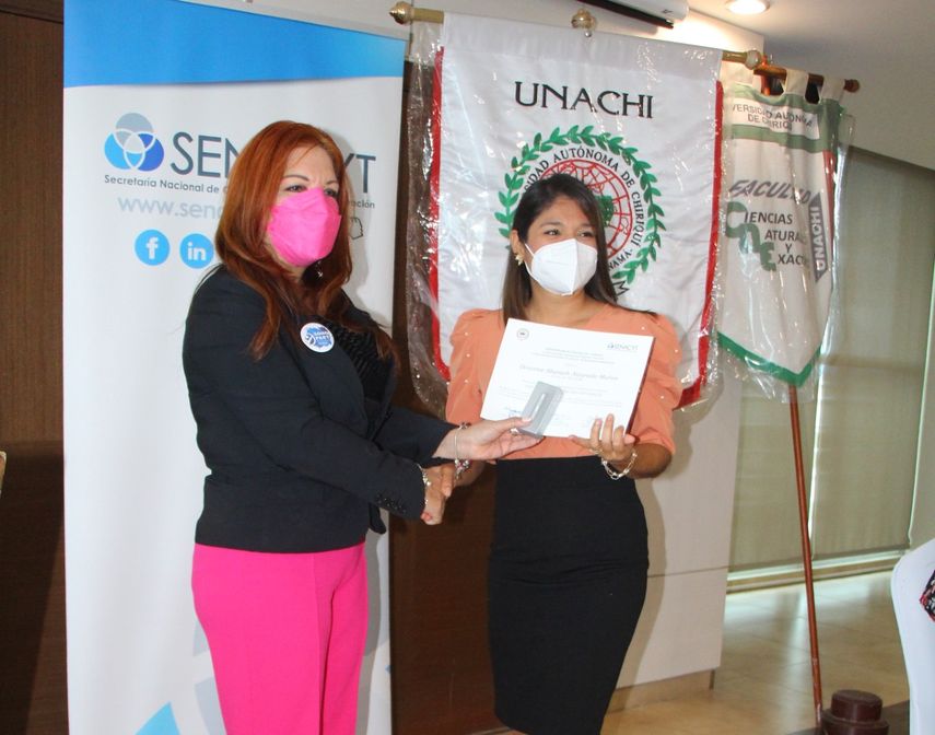 SENACYT y UNACHI capacitan a docentes en ciencias naturales