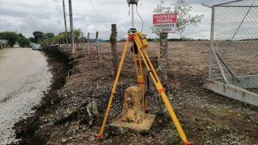 Técnicos del Instituto Nacional Tommy Guardia posicionan hitos en frontera con Costa Rica