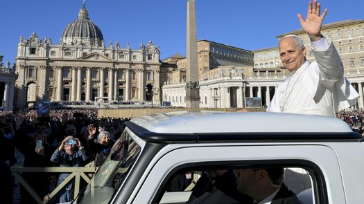 El papa León XIV afirmó que la fraternidad no es un sueño hermoso e imposible a pesar de que muchos conflictos, tantas guerras en el mundo, tensiones sociales y sentimientos de odio parecen demostrar lo contrario, en su catequesis de la audiencia general de los miércoles celebrada ante miles de personas en la plaza de San Pedro. El papa León XIV afirmó que la fraternidad no es un sueño hermoso e imposible a pesar de que muchos conflictos, tantas guerras en el mundo, tensiones sociales y sentimientos de odio parecen demostrar lo contrario, en su catequesis de la audiencia general de los miércoles celebrada ante miles de personas en la plaza de San Pedro.