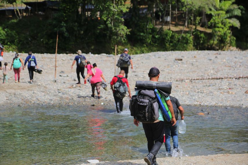 Solamente el jueves 21 de marzo, llegaron a la provincia de Darién 944 migrantes, todos ellos con el propósito de continuar su tránsito hasta Norteamérica. Solamente el jueves 21 de marzo, llegaron a la provincia de Darién 944 migrantes, todos ellos con el propósito de continuar su tránsito hasta Norteamérica.