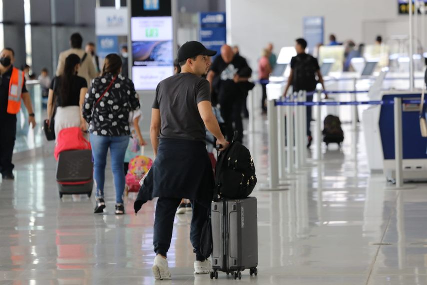 Migración espera que más de 73 mil personas pasen control aeroportuario esta Semana Santa