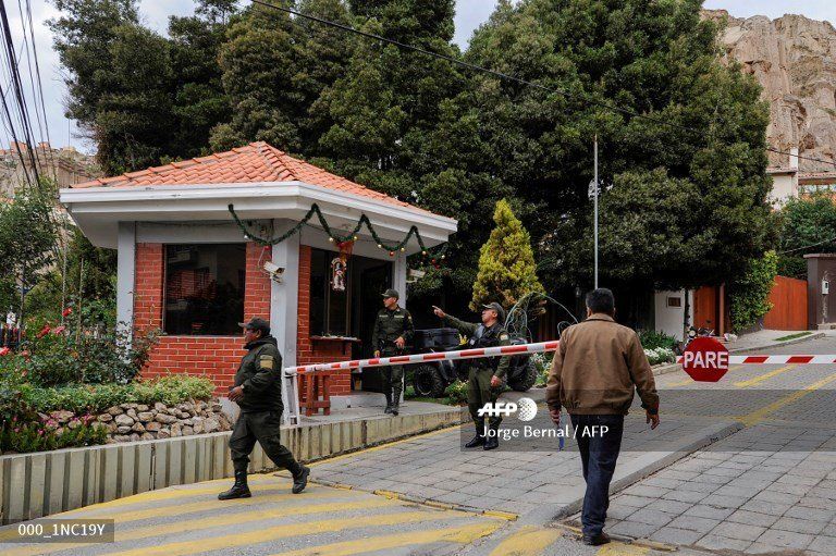 España sospecha que sus diplomáticos en Bolivia cayeron en una encerrona