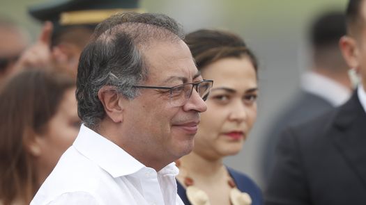 Gustavo Petro llega a Panamá para asistir a investidura y reunirse con Mulino