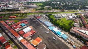 Aviadores rechazan traslado del aeropuerto de Albrook por proyecto del tren Panamá–David