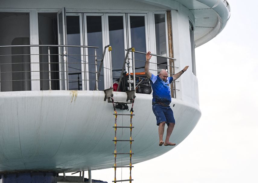Alemán Rüdiger Koch rompe Récord Guinness tras vivir 120 días bajo el mar en Panamá. Alemán Rüdiger Koch rompe Récord Guinness tras vivir 120 días bajo el mar en Panamá.