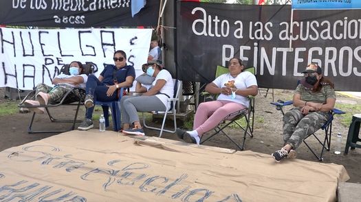 Cuatro funcionarias administrativas de la Caja del Seguro Social (CSS) iniciaron una huelga de hambre que realizan en las afueras del complejo hospitalario, Rafael Hernández, de David en demanda de respuestas a la mesa del diálogo.