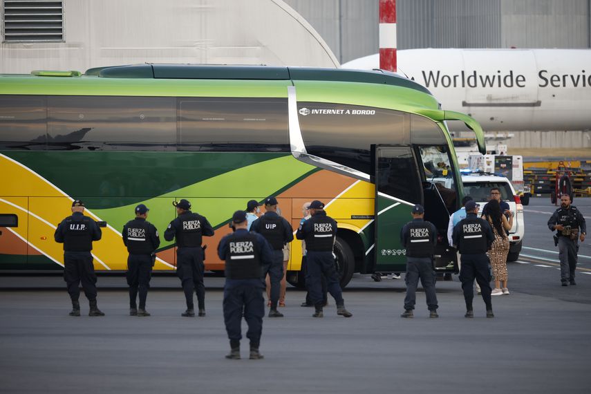 Costa Rica recibe desde EEUU un segundo vuelo con 65 migrantes de diversas nacionalidades