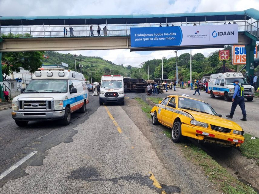 En horas de la mañana de este lunes, se reportó un accidente múltiple entre un camión articulado y varios vehículos, dejando como resultado unas 10 personas heridas, en la entrada de Ciudad Bolívar, región de Panamá Norte.