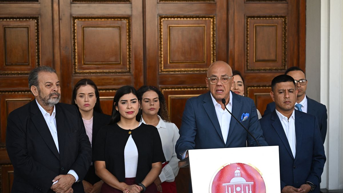 Un número importante de detenidos por razones políticas, incluidos extranjeros, son liberados en Venezuela, anunció el jueves el jefe del Parlamento, sin dar mayores detalles. Un número importante de detenidos por razones políticas, incluidos extranjeros, son liberados en Venezuela, anunció el jueves el jefe del Parlamento, sin dar mayores detalles.